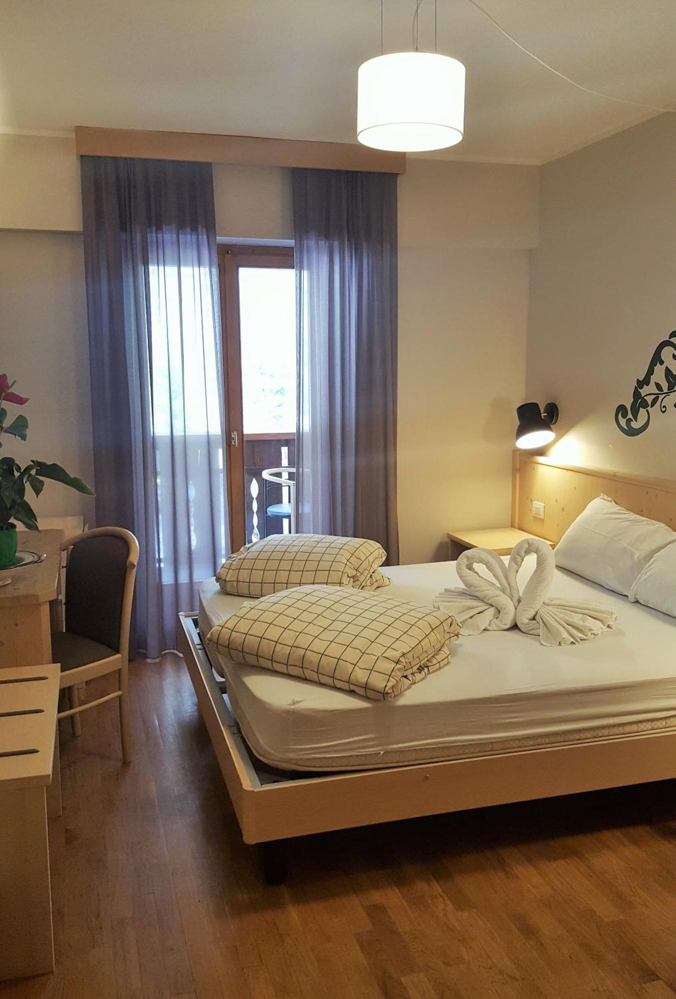 Hotel Principe Marmolada Мальга-Чапела Екстер'єр фото